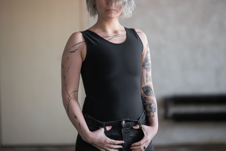 Dlouhý binder: když chcete víc než jen zploštění hrudníku